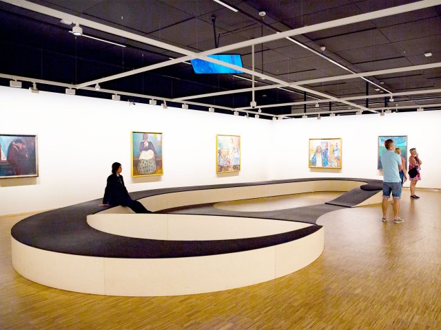 People in gallery of Oslo's National Gallery and Munch Museum