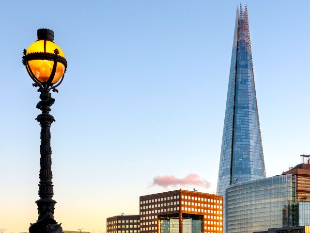 The large, glass-covered skyscraper the Shard on the right, a lit lampost on the left