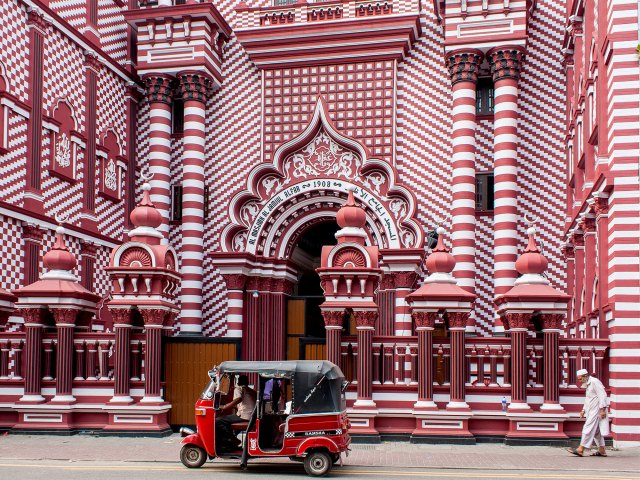 Red-and-white facade of Jamiul Alfar Mosque in Colombo, Sri Lanka