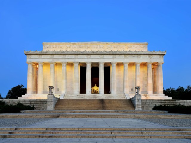 Exterior of Lincoln Memorial with view of statue of Abraham Lincoln