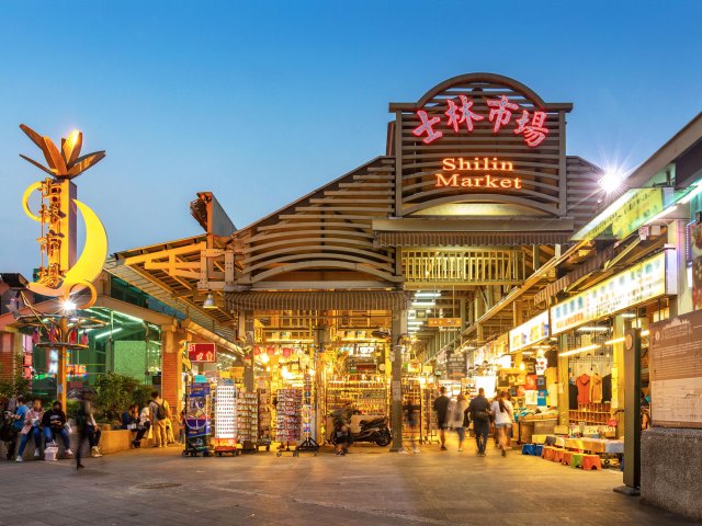 Exterior of Shilin Market in Taipei, Taiwan at dusk