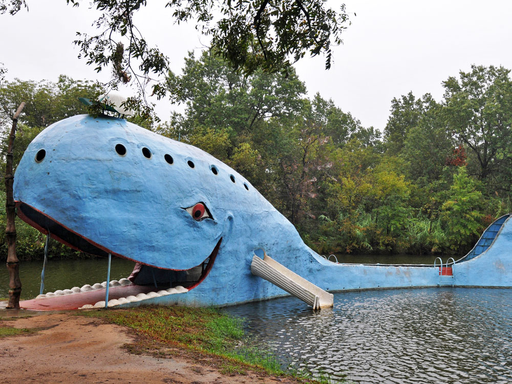 Blue whale sculpture off Route 66 in Oklhaoma