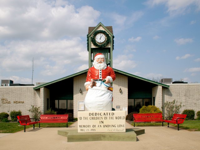 Santa Claus statue in Santa Claus, Indiana