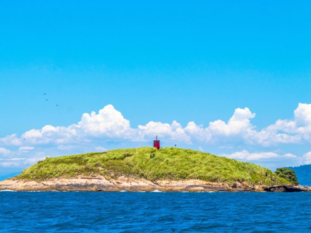 Lighthouse on small Brazilian island of Ilha da Queimada Grande