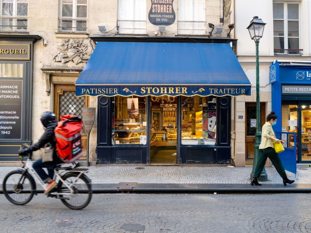 Pâtisserie Stohrer in Paris, France