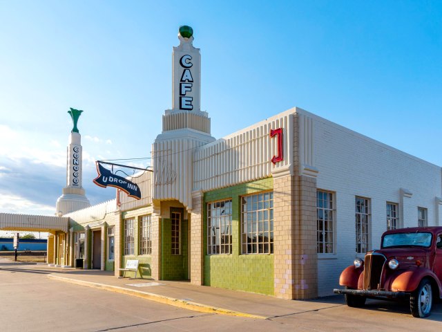 Exterior of the U-Drop Inn and Cafe in Shamrock, Texas