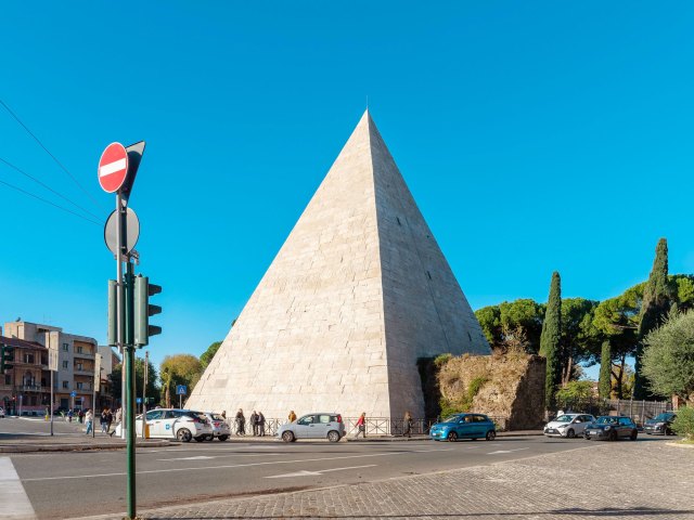 Egyptian pyramid surrounded by cars in modern-day Rome