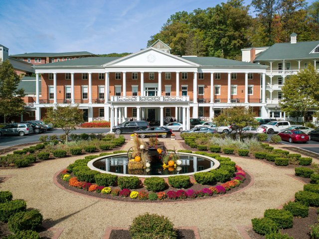 Fountain and gardens in front of Bedford Springs Resort