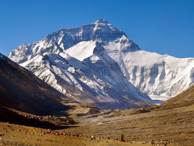 Image of snow-capped Mount Everest