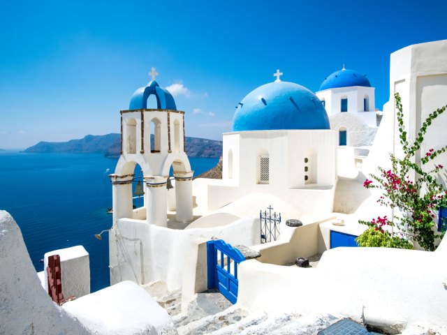 Blue-and-white buildings overlooking the sea in Oia, Santorini