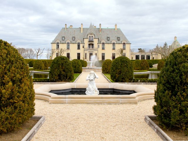 Fountains and gardens in front of Oheka Castle in Huntington, New York