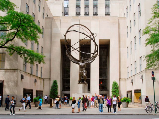 People standing in front of Atlas statue in New York City
