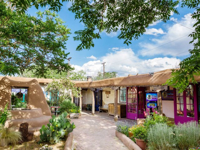 Shops and galleries in Old Town, Albuquerque, New Mexico