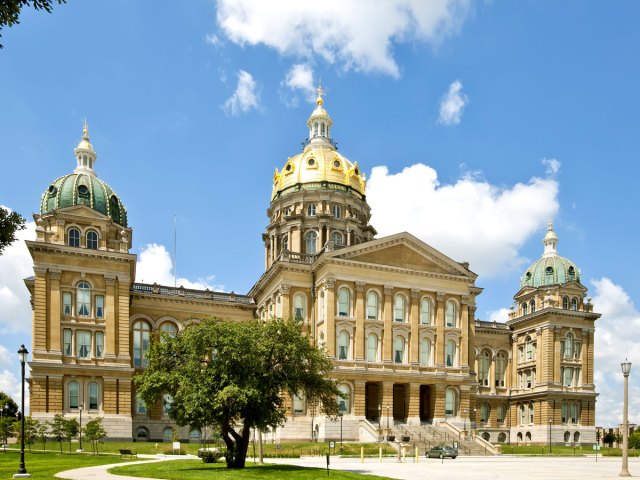 Exterior of Iowa State Capitol in Des Moines