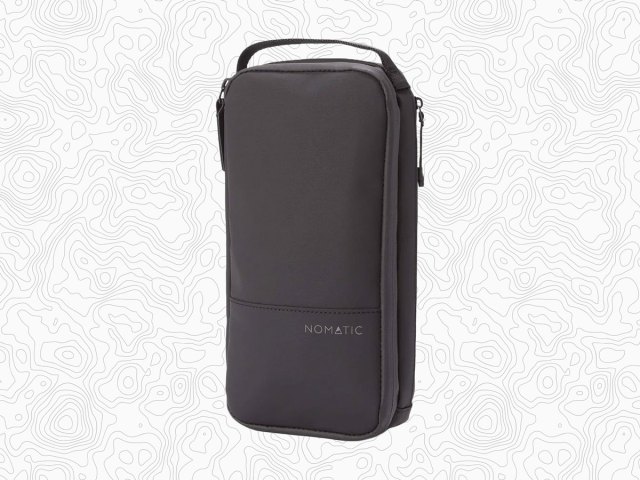Photo of black Nomatic tolietry bag