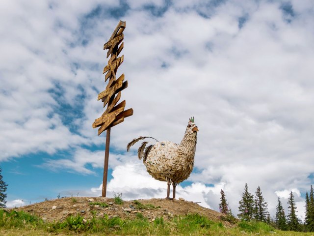 Chicken statue in Chicken, Alaska