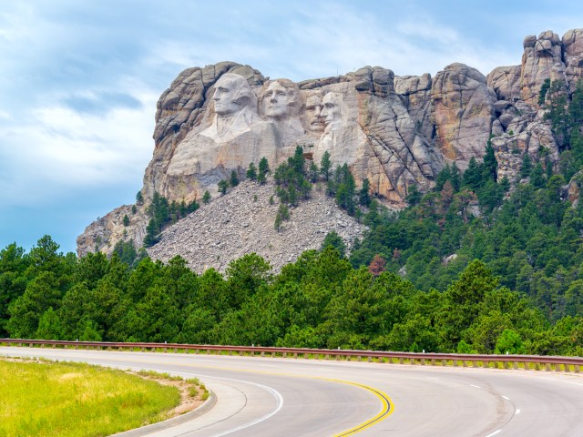 Roadway curving past Mount Rushmore in South Dakota