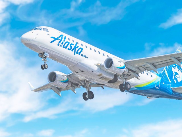 Alaska Airlines jet on approach