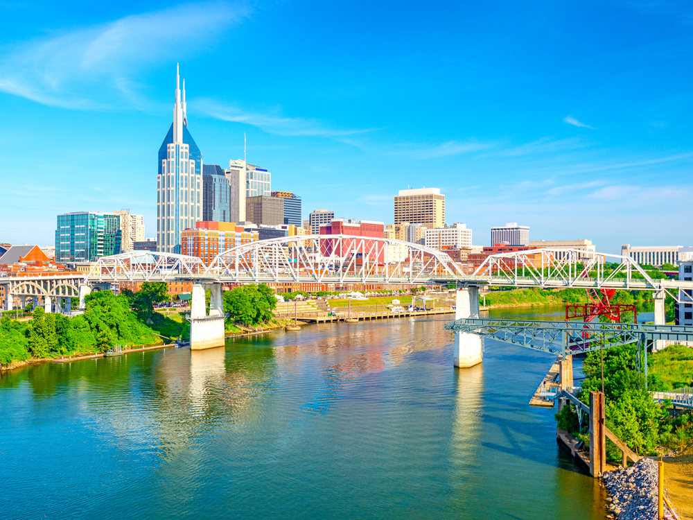 Bridge and skyline of Nashville, Tennessee