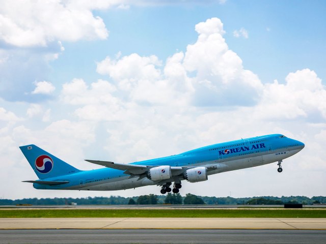 Korean Air Boeing 747-8 departing runway