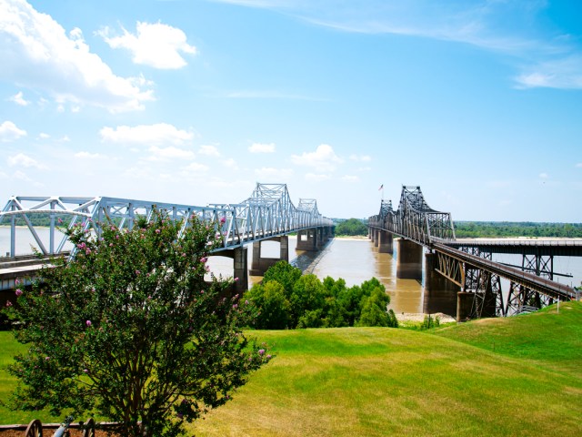 Dual-bridge span of U.S. Route 20 over the Mississippi River