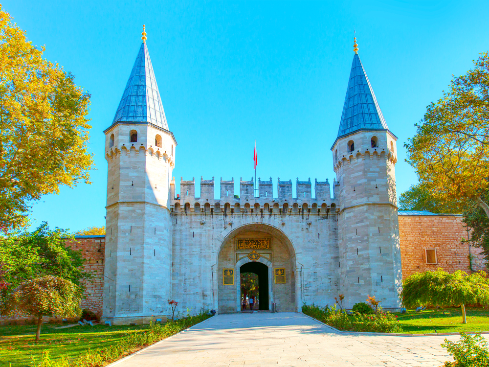 Entrance to Topkapi Palace in Istanbul, Turkey 