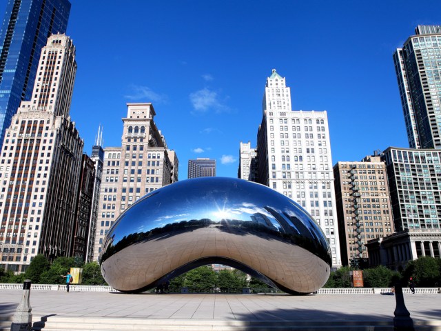 Cloud Gate sculpture ("The Bean") reflecting Chicago skyline in Millennium Park