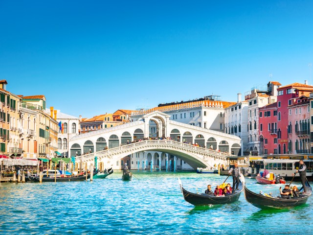 Rialto Bridge spanning Grand Canal in Venice, Italy