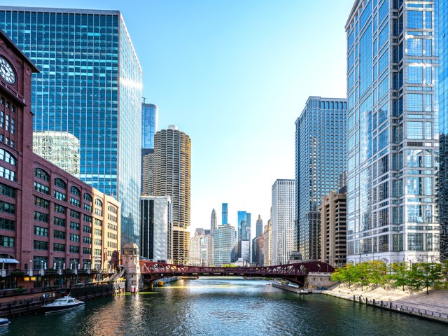 Skyscrapers flanking the Chicago River