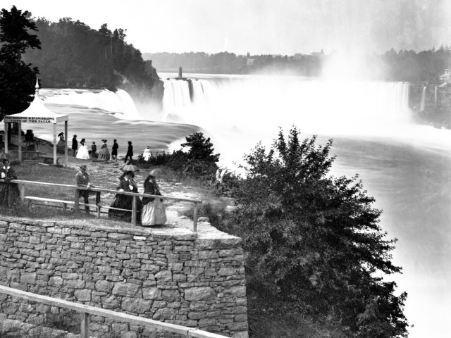 Historical photo of tourists at Niagara Falls in New York