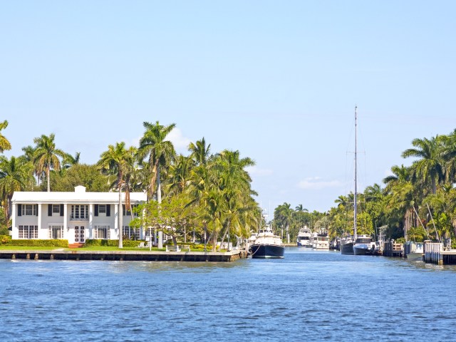 Homes and boats along waterways of Fort Lauderdale, Florida