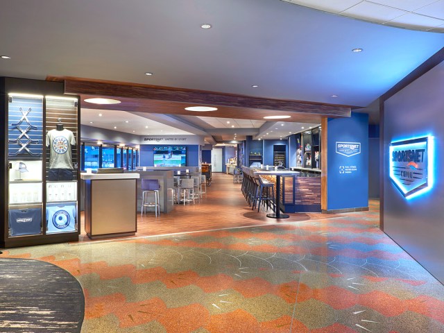 Sports-themed bar and restaurant in Toronto Marriott City Centre Hotel