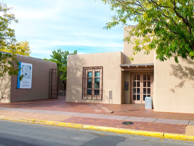 Adobe exterior of the Georgia O'Keeffe Museum in Santa Fe, New Mexico