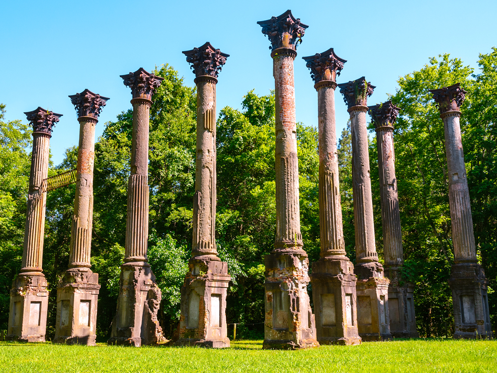 Windsor Ruins featuring 20 Corinthian columns in Port Gibson, Mississippi