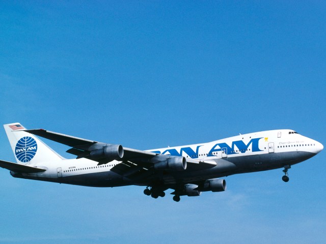 Pan Am Boeing 747 on approach to runway