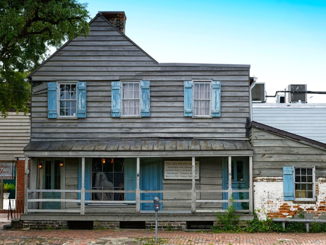 Exterior of the Pirate's House in Savannah, Georgia