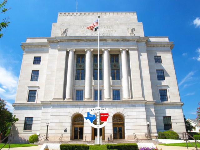 Large post office building in Texarkana, Texas and Arkansas