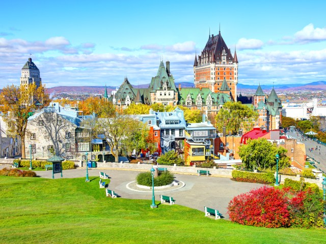 Park facing Old Québec City and 
Fairmont Le Château Frontenac hotel
