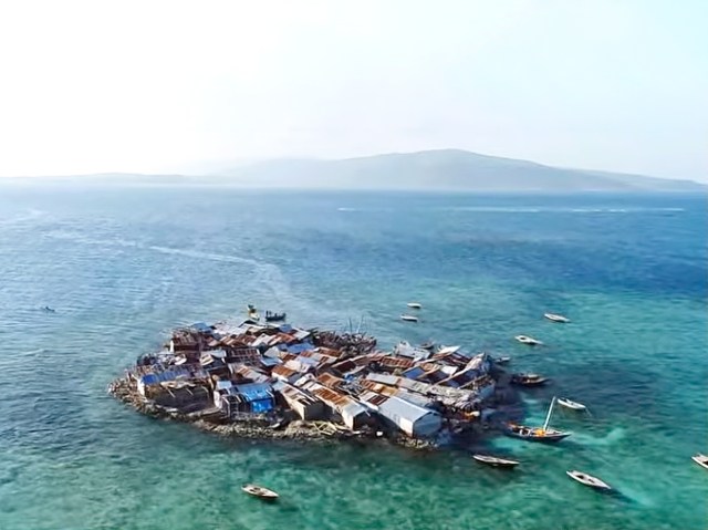 Aerial view of densely populated Caye Sable island in Haiti