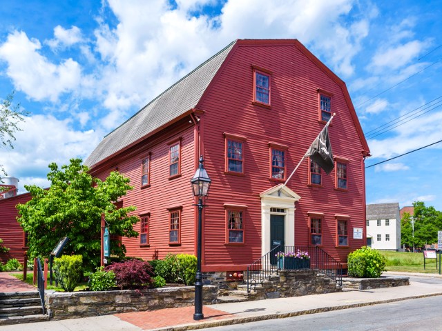 Red-painted exterior of the White Horse Tavern in Newport, Rhode Island