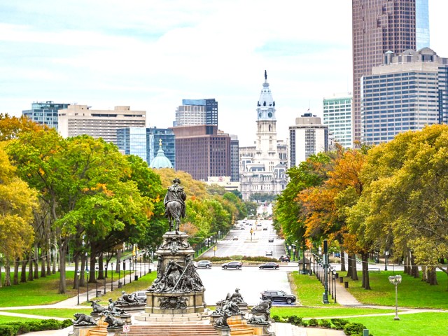 Statue of William Penn overlooking downtown Philadelphia, Pennsylvania