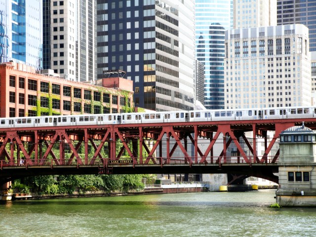 "L" train crossing bridge over the Chicago River