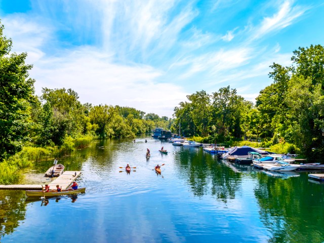 Kayakers enjoying the Toronto Islands