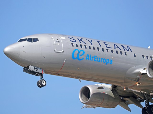 Air Europa Boeing 737 painted in SkyTeam livery on approach for landing