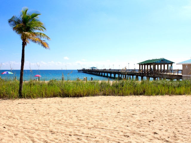 Beach and pier in Lauderdale-by-the-Sea, Florida