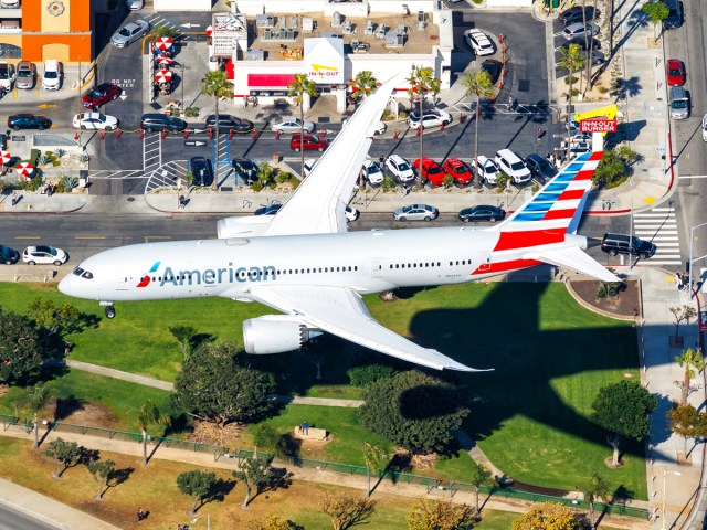 Overhead view of American Airlines Boeing 787-8 on short final to Los Angeles International Airport