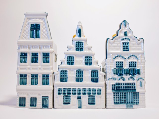 Collection of miniature Delft houses offered to KLM business class passengers