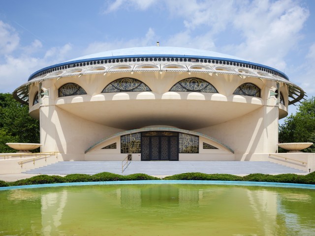 Circular exterior of Annunciation Greek Orthodox Church in Wauwatosa, Wisconsin