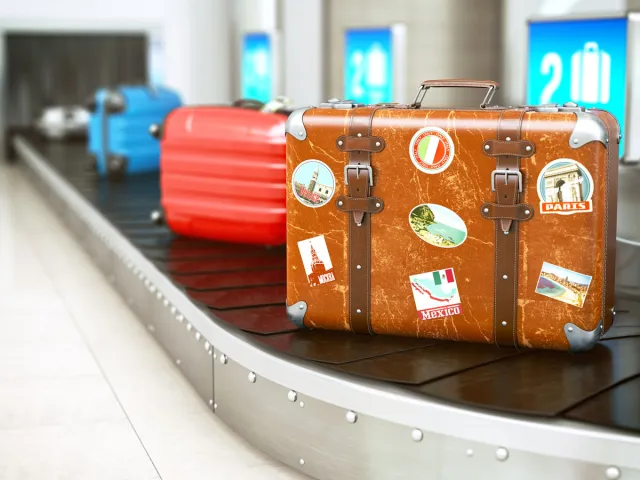 7 Clever Ways To Make Your Luggage Stand Out at Bag Claim