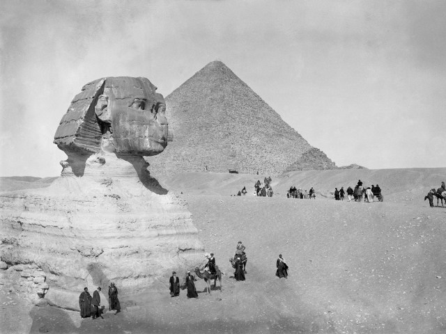 Tourists in front of the Great Sphinx in 1923 